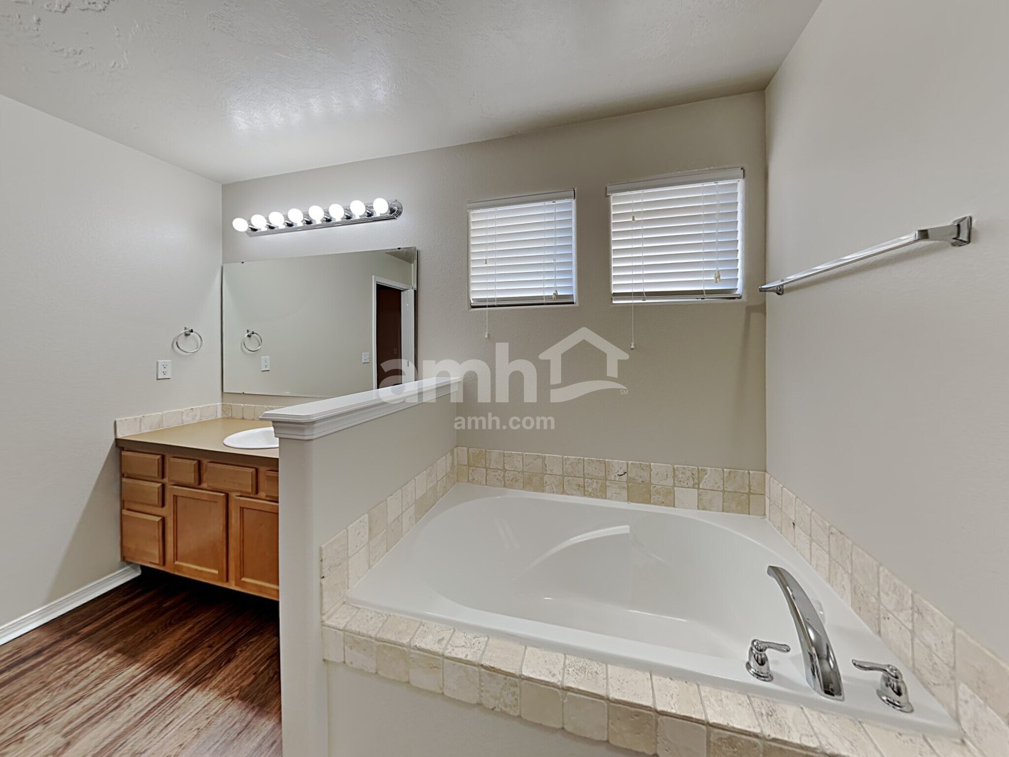 Building Photo - 220 Archer Rd