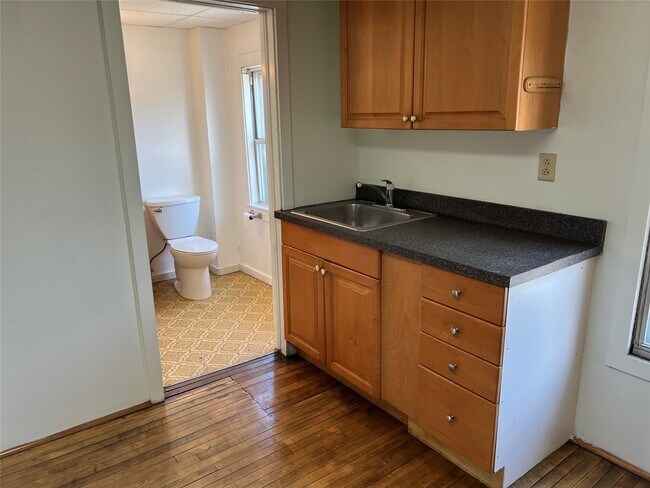 Building Photo - 4 Erie St