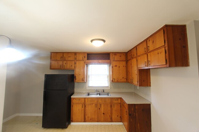 Building Photo - 3 Bedroom, 1 Bath!  New on the Market and ...