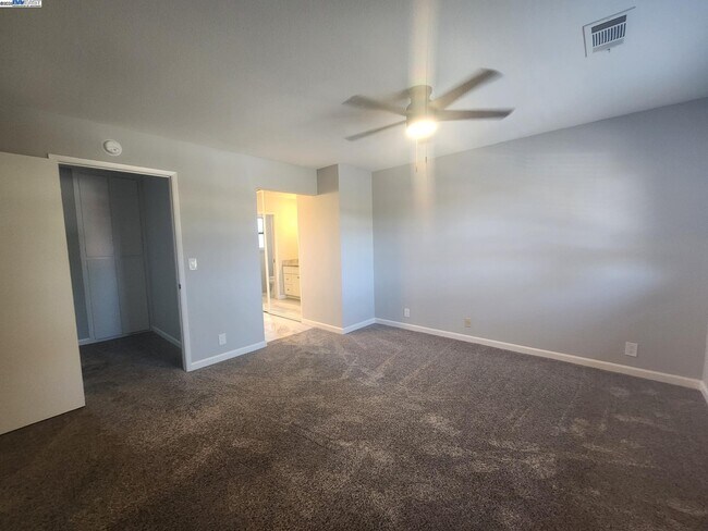 Building Photo - 2910 Yorkshire Ct