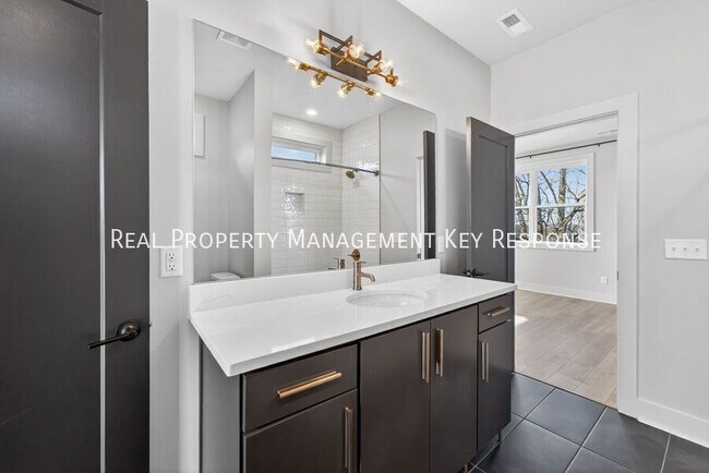 Building Photo - 2109 23rd Ave N