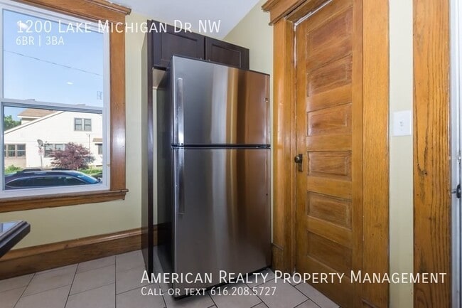 Building Photo - 1200 Lake Michigan Dr NW