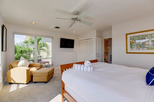 Building Photo - 8 Floral Ave