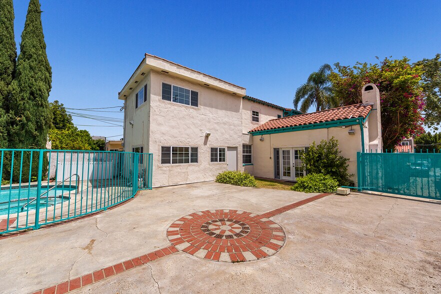 Building Photo - 1135 Crest S Dr