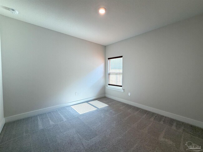 Building Photo - 220 Camellia Dr