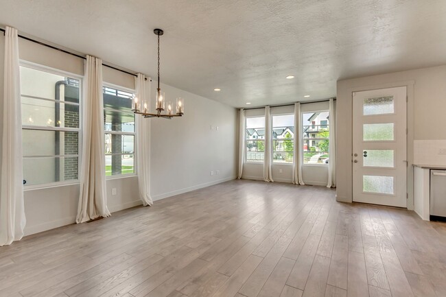 Building Photo - 4 Bedroom 3 Bathroom Home in Eagle Mountain!