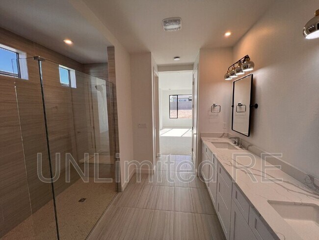 Building Photo - 5705 E Cannon Pl