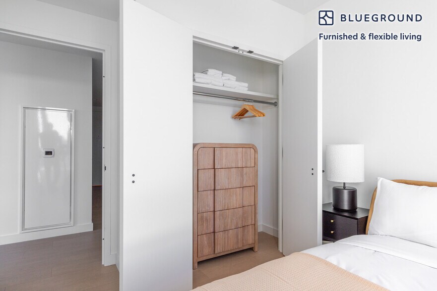 Building Photo - 478 Kent Ave