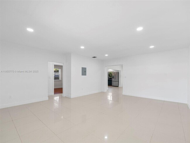 Building Photo - 4850 SW 5th Terrace