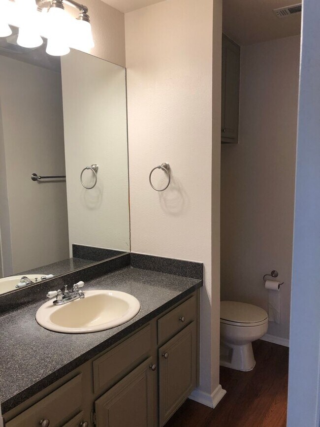 Building Photo - UT PRE-LEASE: 2 BR / 2 BA - Top Floor Unit...