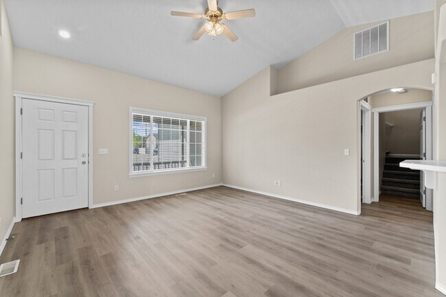 Building Photo - 6216 S Lone Tree Ave