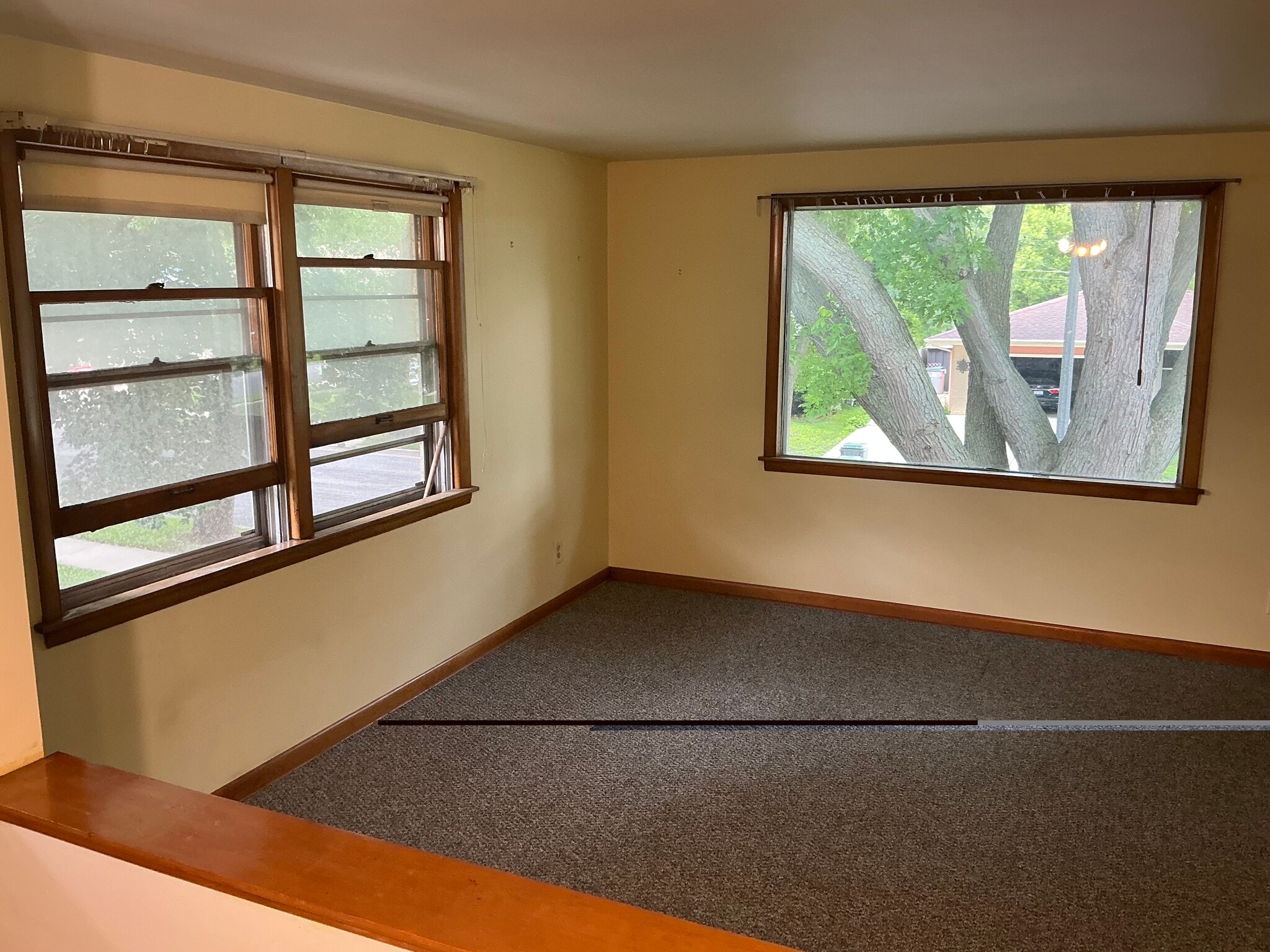 Window windows and picture window front room - 4210 S 22nd St