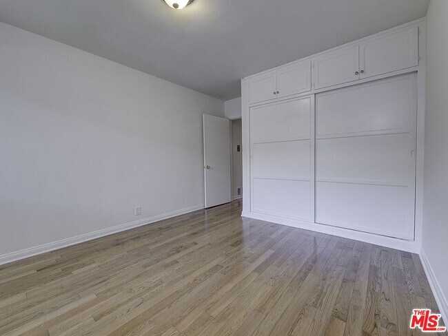 Building Photo - 1217 N Crescent Heights Blvd