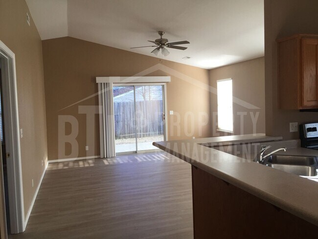 Building Photo - Beautiful 3BR Home in The Highlands with Community Pool