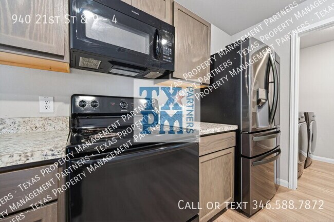 Building Photo - 940 21st St