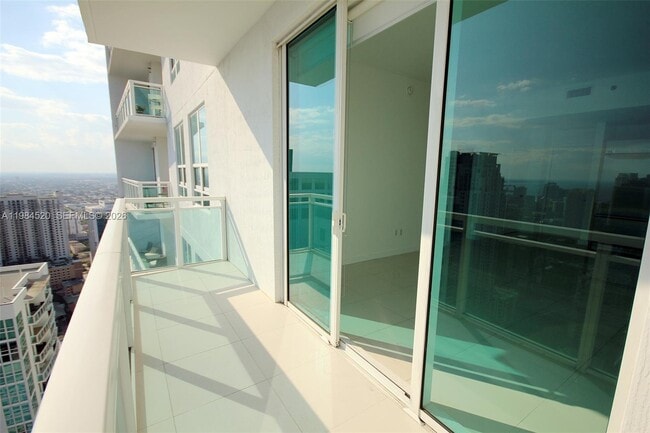 Building Photo - 950 Brickell Bay Dr