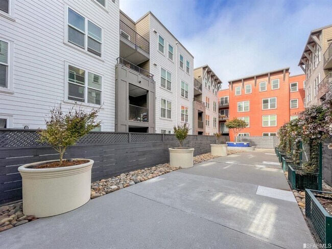 Building Photo - 1BD/1BA Condo at Oceanview Village - Close...