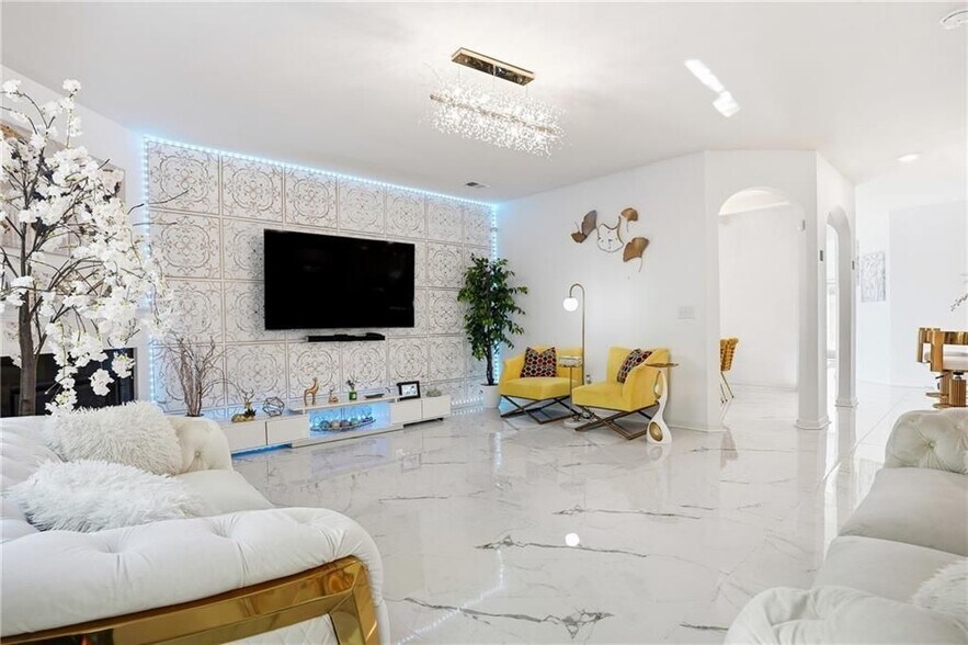 Building Photo - 341 Emporia Loop