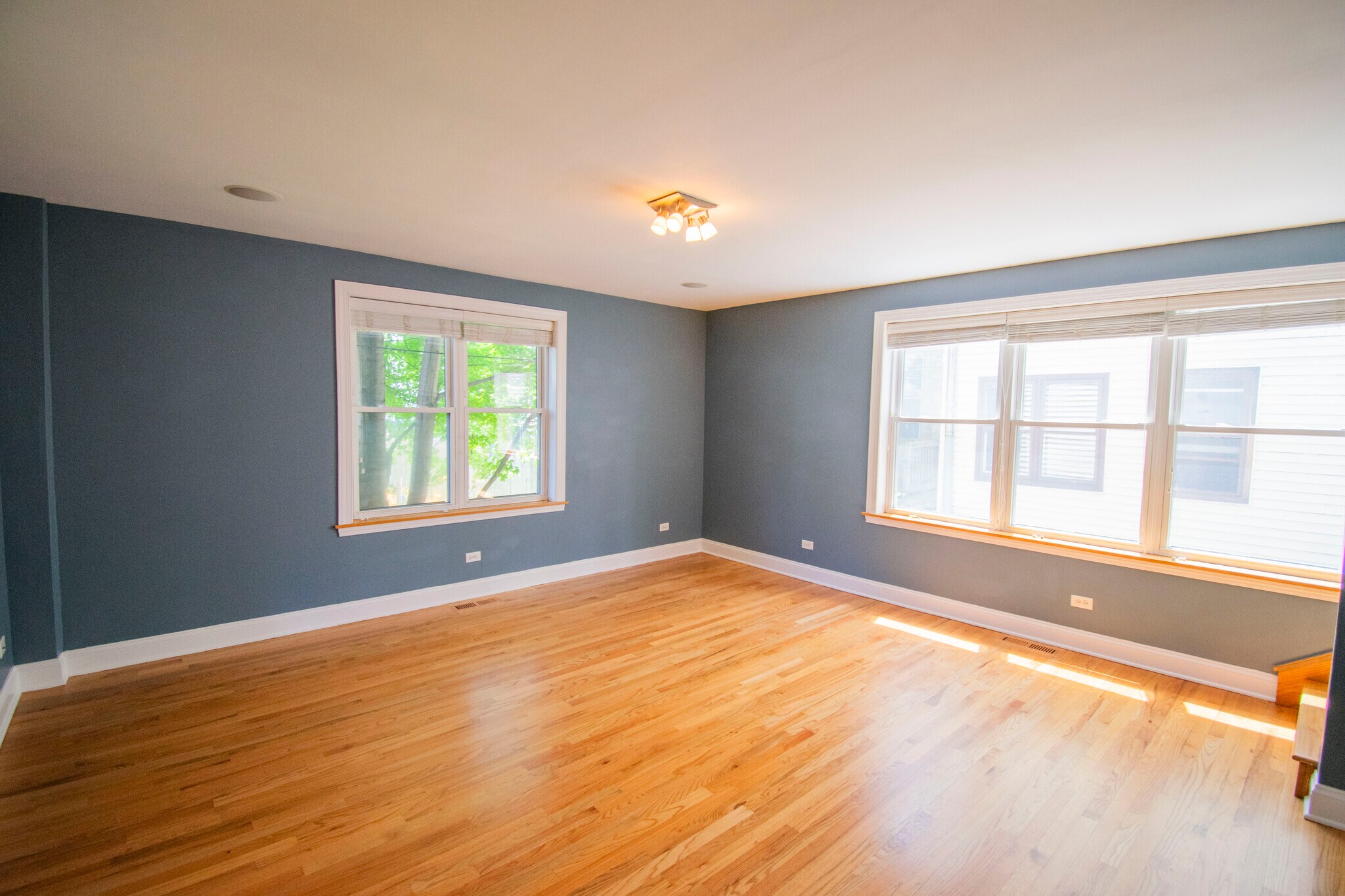 Building Photo - 2736 W Evergreen Ave