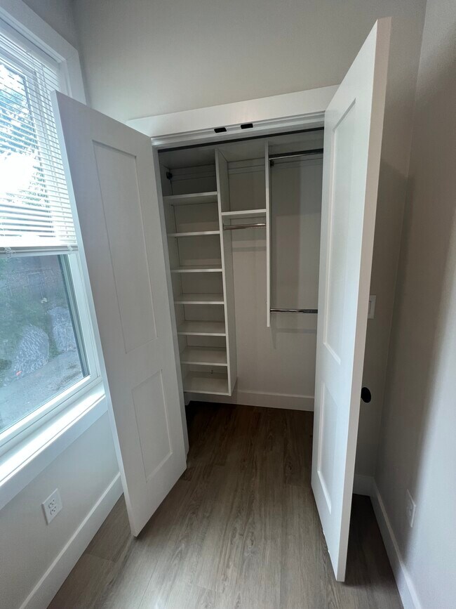 Building Photo - 133 Harrishof St