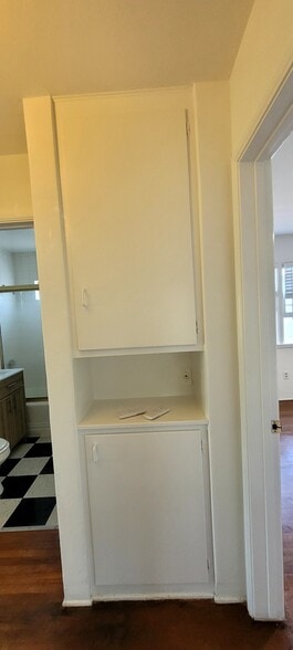 Building Photo - 4313 Mentone St