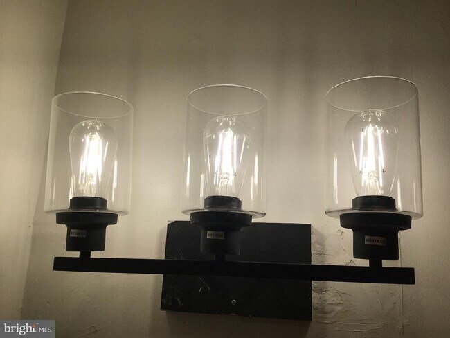 Building Photo - 1715 W Lexington St