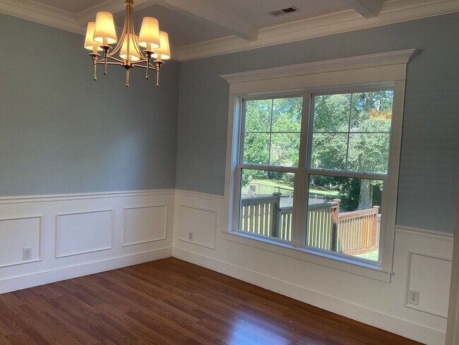 Building Photo - 4 Bedroom 2.5 Bathroom located in Old Mill...