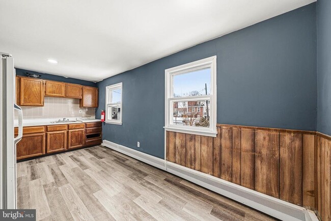 Building Photo - 507 E Airy St