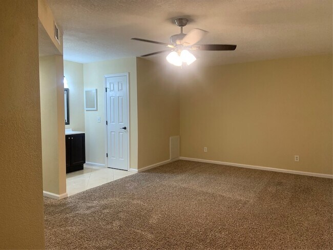 Building Photo - 16618 Oxnard Ln