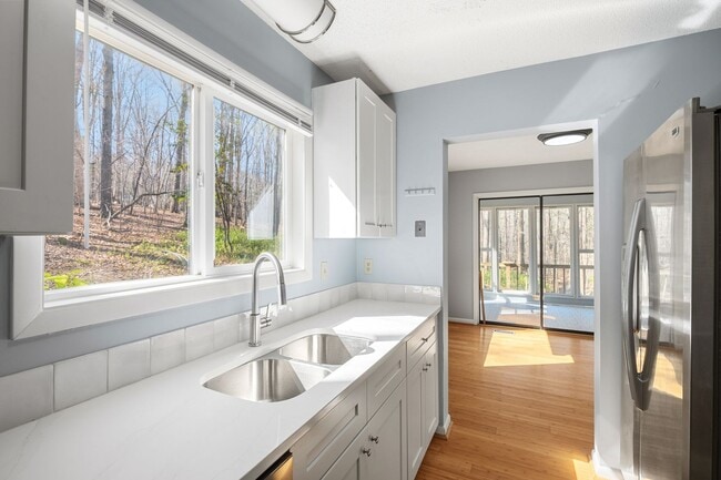 Building Photo - Peaceful on Poplar