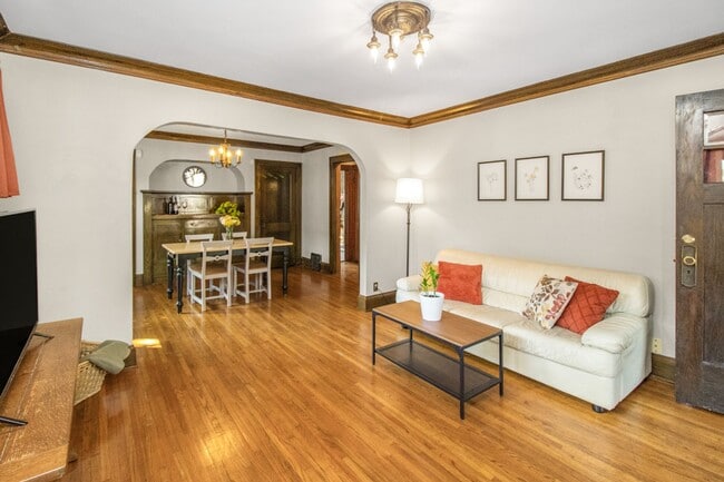 Building Photo - Wonderful 2 Bedroomed House in the heart of Saint Paul.