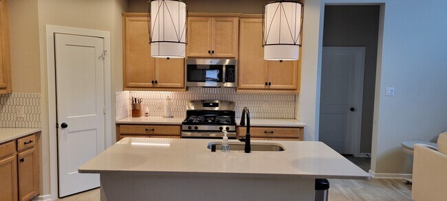 Primary Photo - 405 Rise Ln