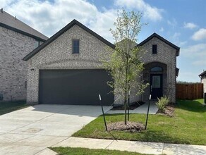 Building Photo - 311 Green Gables Dr