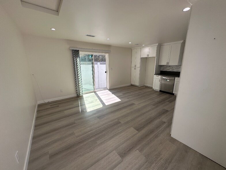 Building Photo - 2110 Gaviota Ave