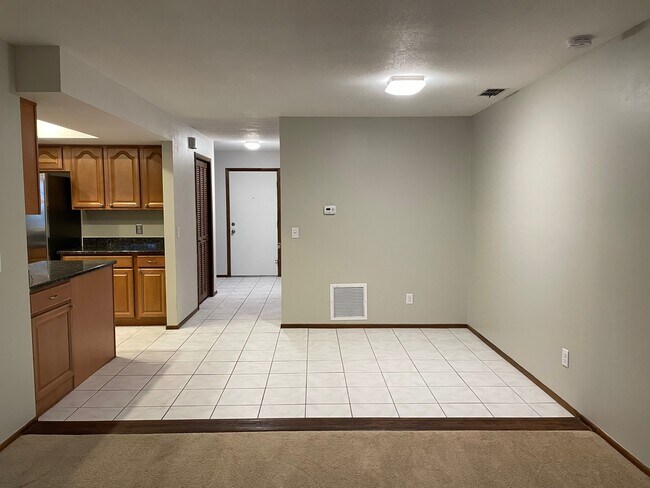 Building Photo - 1280 Gladiolas Dr