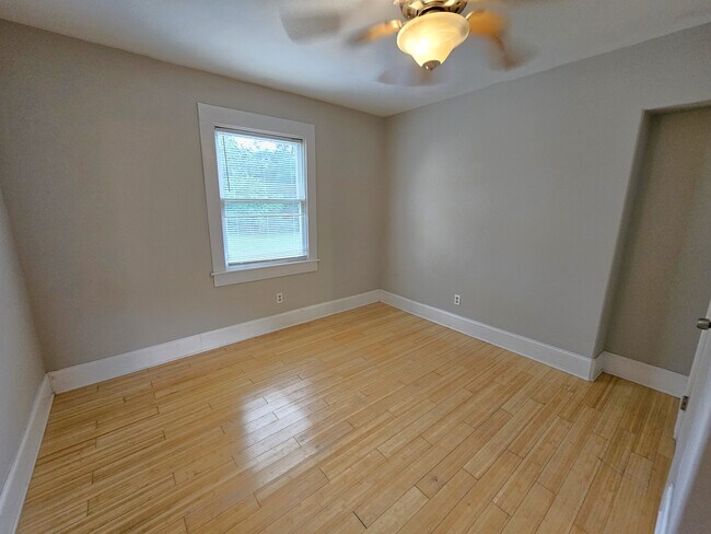 Building Photo - 204 Parkins Mill Rd