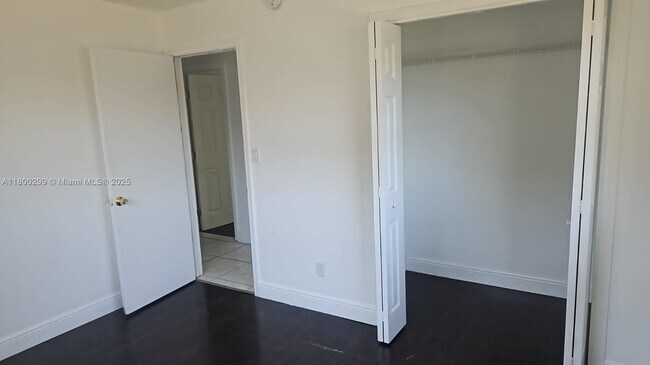 Building Photo - 5300 NW 18th Ct