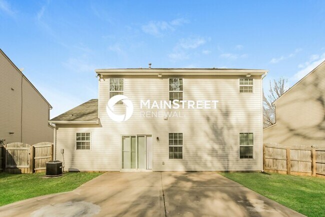 Building Photo - 3 Bedroom Pet-Friendly Home in Charlotte, NC with Main Street Renewal