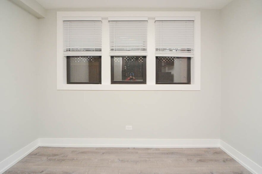 Building Photo - 1133 Maple Ave