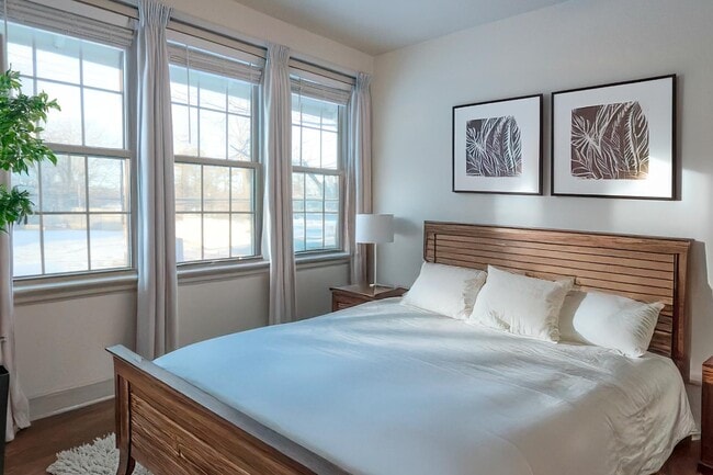 Building Photo - 2015 Court Ave