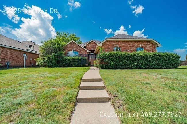 Building Photo - 2825 Beverly Dr