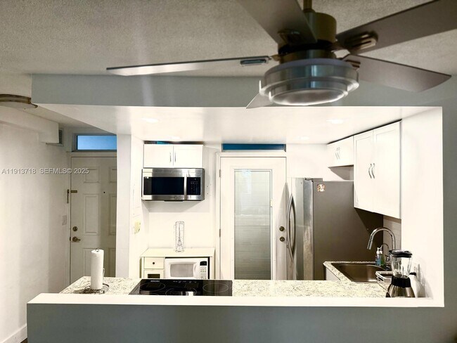 Building Photo - 1045 10th St