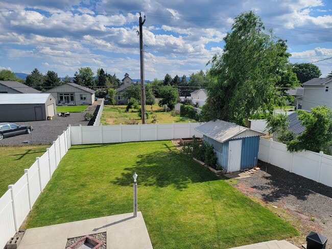 Building Photo - Beautiful 3-Bedroom Home - EV Charger - Pet Friendly