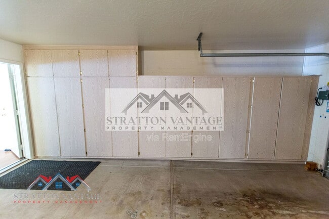 Building Photo - 10864 E Lindner Ave