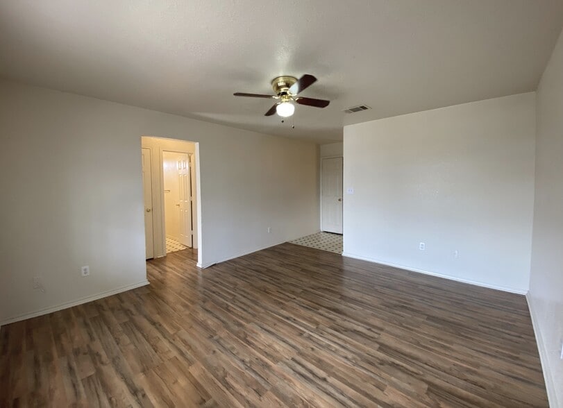 Building Photo - 2801 Cantabrian Dr