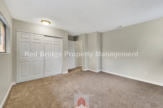 Building Photo - 17036 NE Oregon St