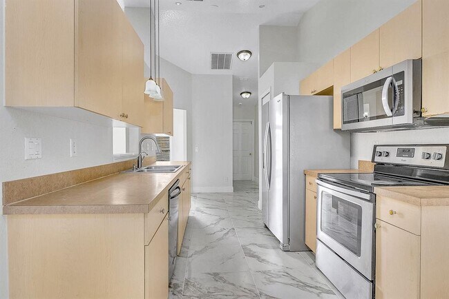 Building Photo - 656 Linnet Ct