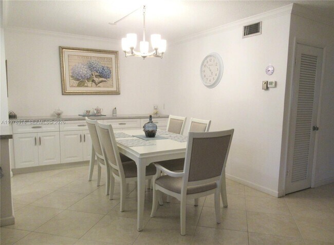 Building Photo - 580 Egret Dr