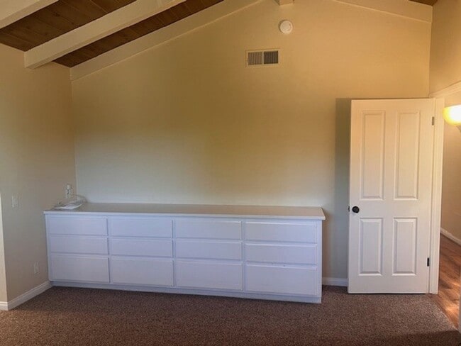 Building Photo - MAKE THIS YOUR HOME IN THE COUNTRY