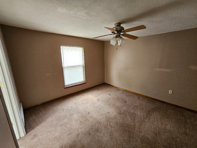 Building Photo - 214 N Vine St